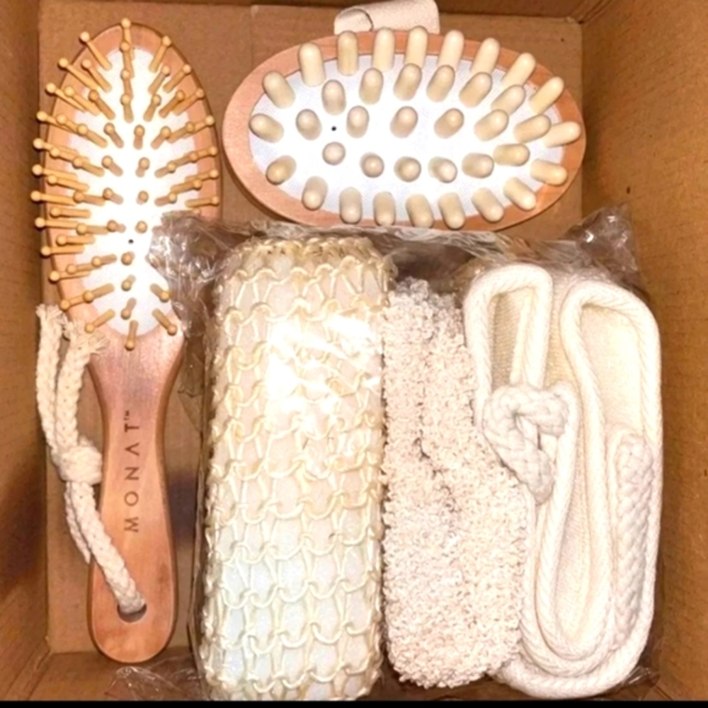 Edition Monat shower and bath spa accessories